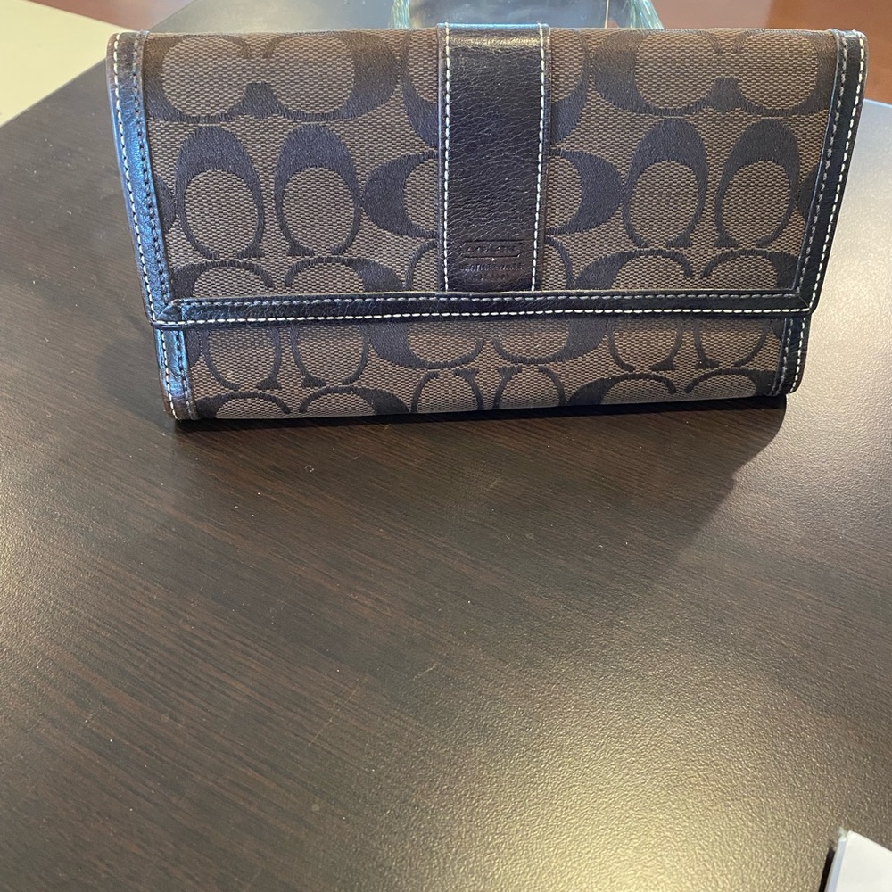Vintage Women’s Coach Signature Brown Canvas Wallet with Multiple Compartments